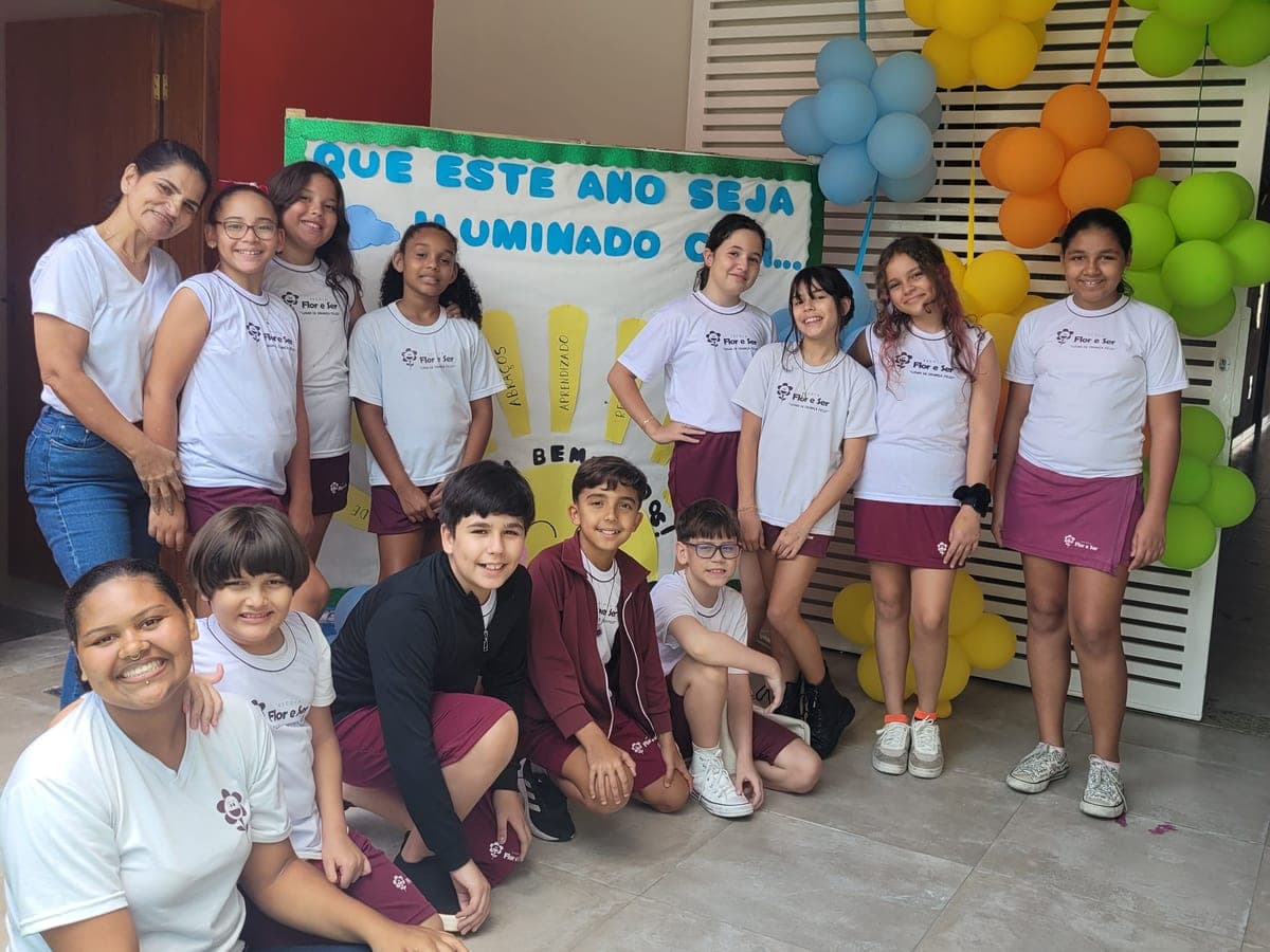 Turma de Fundamental II da Escola Flor e Ser